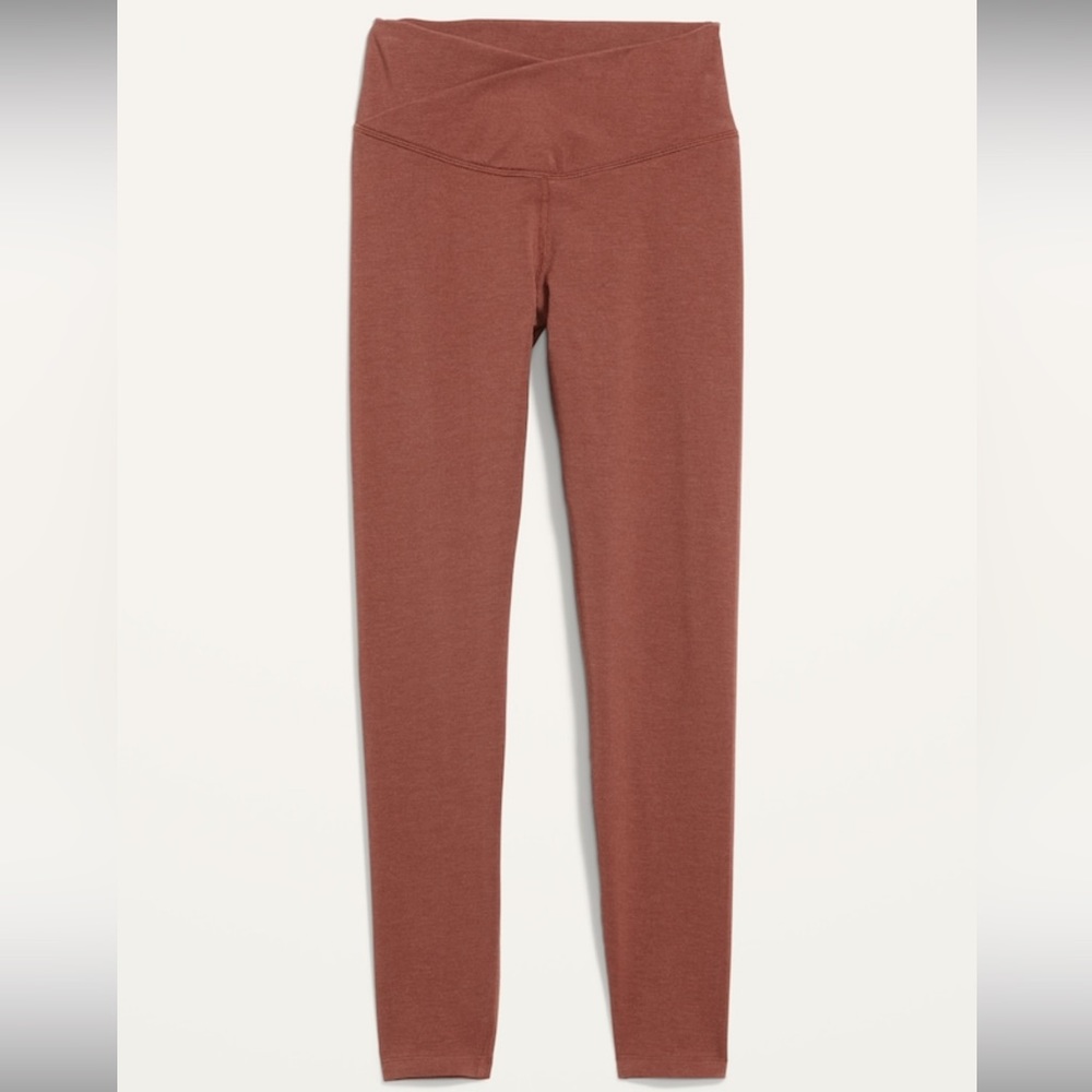 Old Navy Extra High-Waist Powerchill Crossover 7/8-Leggings in Root Beer Medium